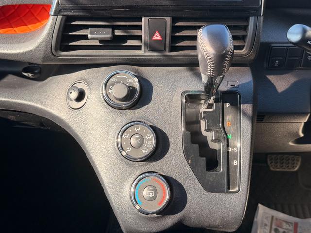 シエンタ Ｘ　４ＷＤ　両側スライド・片側電動　キーレスエントリー　電動格納ミラー　３列シート　ＣＶＴ　アルミホイール　ＣＤ　ＵＳＢ　ミュージックプレイヤー接続可　衝突安全ボディ　ＡＢＳ　ＥＳＣ　エアコン（22枚目）