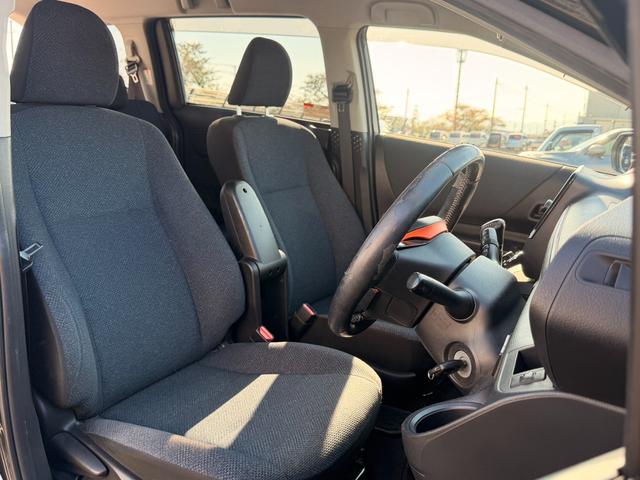 シエンタ Ｘ　４ＷＤ　両側スライド・片側電動　キーレスエントリー　電動格納ミラー　３列シート　ＣＶＴ　アルミホイール　ＣＤ　ＵＳＢ　ミュージックプレイヤー接続可　衝突安全ボディ　ＡＢＳ　ＥＳＣ　エアコン（28枚目）