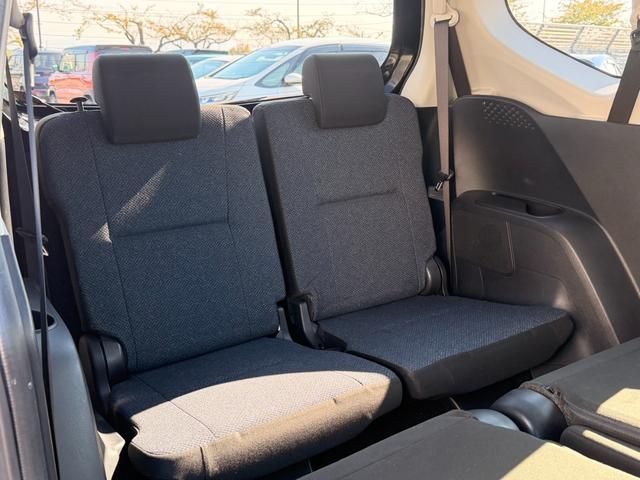 シエンタ Ｘ　４ＷＤ　両側スライド・片側電動　キーレスエントリー　電動格納ミラー　３列シート　ＣＶＴ　アルミホイール　ＣＤ　ＵＳＢ　ミュージックプレイヤー接続可　衝突安全ボディ　ＡＢＳ　ＥＳＣ　エアコン（32枚目）