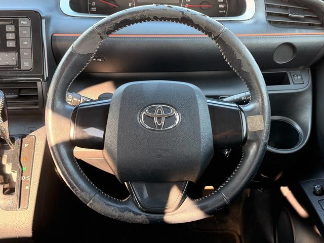 シエンタ Ｘ　４ＷＤ　両側スライド・片側電動　キーレスエントリー　電動格納ミラー　３列シート　ＣＶＴ　アルミホイール　ＣＤ　ＵＳＢ　ミュージックプレイヤー接続可　衝突安全ボディ　ＡＢＳ　ＥＳＣ　エアコン（33枚目）