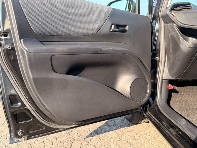 シエンタ Ｘ　４ＷＤ　両側スライド・片側電動　キーレスエントリー　電動格納ミラー　３列シート　ＣＶＴ　アルミホイール　ＣＤ　ＵＳＢ　ミュージックプレイヤー接続可　衝突安全ボディ　ＡＢＳ　ＥＳＣ　エアコン（34枚目）