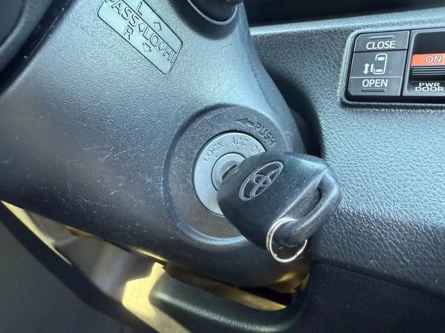 シエンタ Ｘ　４ＷＤ　両側スライド・片側電動　キーレスエントリー　電動格納ミラー　３列シート　ＣＶＴ　アルミホイール　ＣＤ　ＵＳＢ　ミュージックプレイヤー接続可　衝突安全ボディ　ＡＢＳ　ＥＳＣ　エアコン（38枚目）