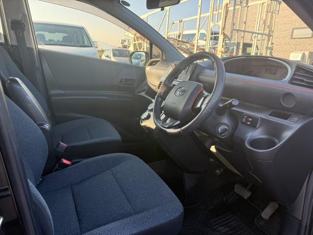 シエンタ Ｘ　４ＷＤ　両側スライド・片側電動　キーレスエントリー　電動格納ミラー　３列シート　ＣＶＴ　アルミホイール　ＣＤ　ＵＳＢ　ミュージックプレイヤー接続可　衝突安全ボディ　ＡＢＳ　ＥＳＣ　エアコン（39枚目）