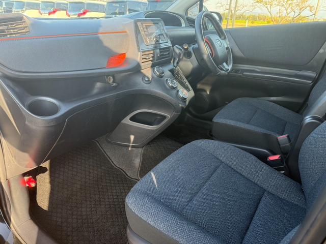 シエンタ Ｘ　４ＷＤ　両側スライド・片側電動　キーレスエントリー　電動格納ミラー　３列シート　ＣＶＴ　アルミホイール　ＣＤ　ＵＳＢ　ミュージックプレイヤー接続可　衝突安全ボディ　ＡＢＳ　ＥＳＣ　エアコン（42枚目）