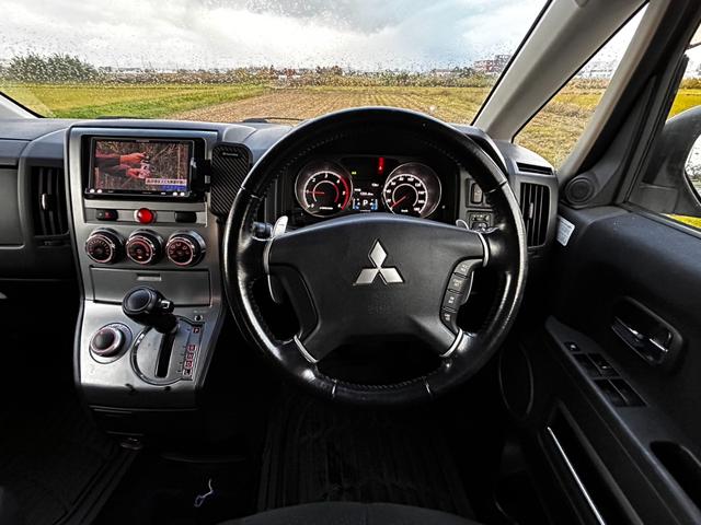 デリカD:5 D パワーパッケージ 4WD ドライブレコーダー ETC バックカメラ TV オートクルーズコントロール 両側電動スライドドア オートライト HID スマートキー 電動格納ミラー シートヒーター 後席モニター 3列シート(3枚目)