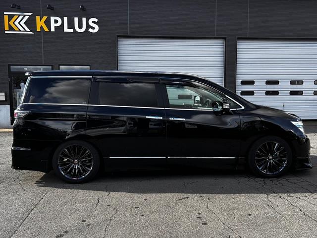 エルグランド ライダー　ブラックライン　黒本革パワーシート　４ＷＤ　ＴＶ　クリアランスソナー　両側電動スライドドア　ＨＩＤ　電動リアゲート　スマートキー　電動格納ミラー　シートヒーター　後席モニター　パワーシート　ＣＶＴ　アルミホイール（15枚目）