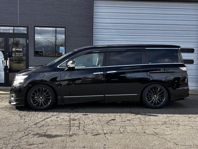 エルグランド ライダー　ブラックライン　黒本革パワーシート　４ＷＤ　ＴＶ　クリアランスソナー　両側電動スライドドア　ＨＩＤ　電動リアゲート　スマートキー　電動格納ミラー　シートヒーター　後席モニター　パワーシート　ＣＶＴ　アルミホイール（19枚目）