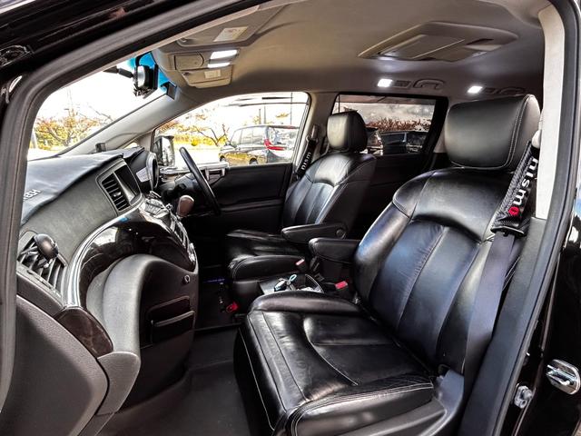 エルグランド ライダー　ブラックライン　黒本革パワーシート　４ＷＤ　ＴＶ　クリアランスソナー　両側電動スライドドア　ＨＩＤ　電動リアゲート　スマートキー　電動格納ミラー　シートヒーター　後席モニター　パワーシート　ＣＶＴ　アルミホイール（22枚目）