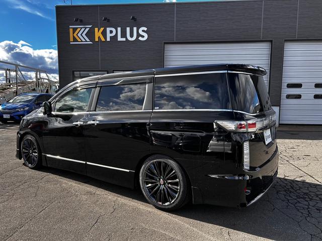 エルグランド ライダー　ブラックライン　黒本革パワーシート　４ＷＤ　ＴＶ　クリアランスソナー　両側電動スライドドア　ＨＩＤ　電動リアゲート　スマートキー　電動格納ミラー　シートヒーター　後席モニター　パワーシート　ＣＶＴ　アルミホイール（28枚目）