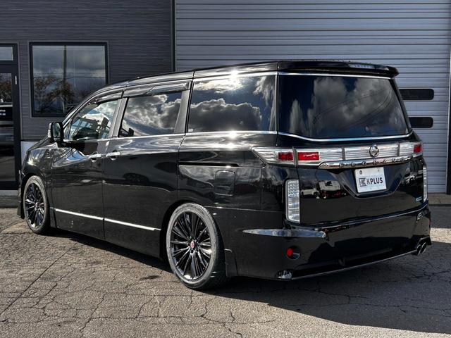 エルグランド ライダー　ブラックライン　黒本革パワーシート　４ＷＤ　ＴＶ　クリアランスソナー　両側電動スライドドア　ＨＩＤ　電動リアゲート　スマートキー　電動格納ミラー　シートヒーター　後席モニター　パワーシート　ＣＶＴ　アルミホイール（31枚目）