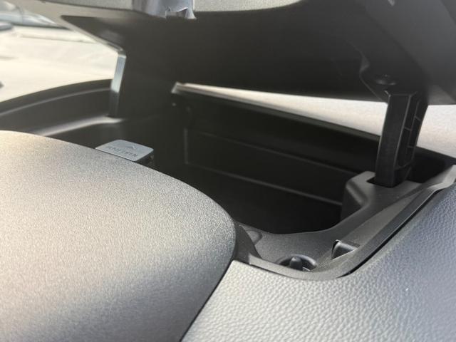 シエンタ ハイブリッドＧ　４ＷＤ　バックカメラ　ナビ　ＴＶ　クリアランスソナー　オートクルーズコントロール　レーンアシスト　衝突被害軽減システム　両側スライド・片側電動　オートマチックハイビーム　オートライト（33枚目）