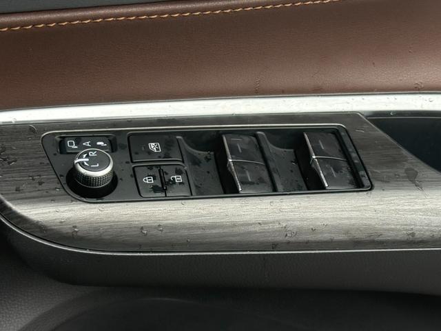 ハリアー Ｚ　レザーパッケージ　モデリスタフルエアロ　純正夏タイヤ積込　ＪＢＬプレミアムサウンド　寒冷地仕様　パワーシート　シートヒーター　シートベンチレーション　全周囲モニター　ヘッドアップディスプレイ　電子ミラー　電動リアゲート（12枚目）