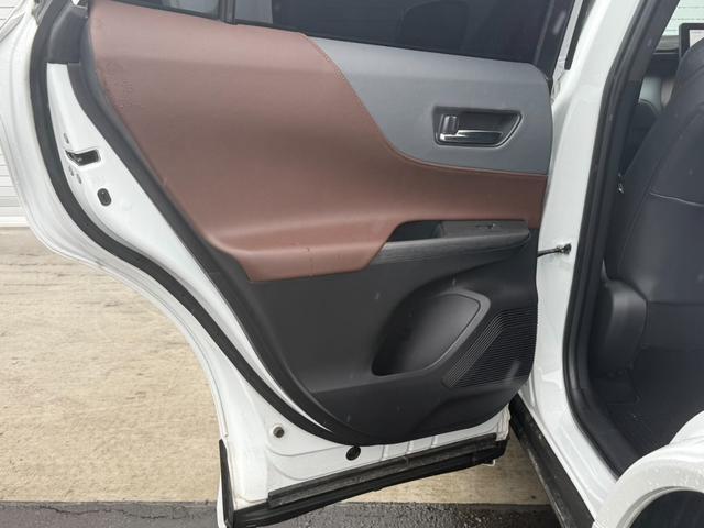 ハリアー Ｚ　レザーパッケージ　モデリスタフルエアロ　純正夏タイヤ積込　ＪＢＬプレミアムサウンド　寒冷地仕様　パワーシート　シートヒーター　シートベンチレーション　全周囲モニター　ヘッドアップディスプレイ　電子ミラー　電動リアゲート（35枚目）