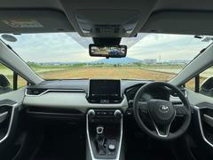 運転者にとっては日々使用することとなる運転席です。運転席からの視界は、店頭にてお客様ご自身の目でお確かめください！ 2