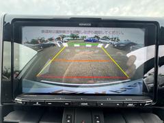 ギヤをリバースに入れると車両後方の映像を映し出し、バック時の後方視界をサポートするリヤビューカメラ！ 5