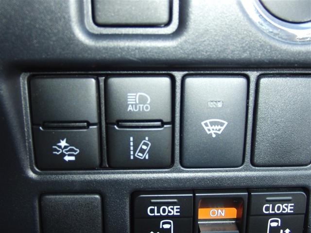 ヴォクシー ＺＳ　煌ＩＩ　４ＷＤ　寒冷地　衝突被害軽減システム　メモリーナビ　バックカメラ　両側電動スライド　フルセグ　ＬＥＤヘッドランプ　アルミホイール　後席モニター　ドラレコ　スマートキー　オートクルーズコントロール（8枚目）