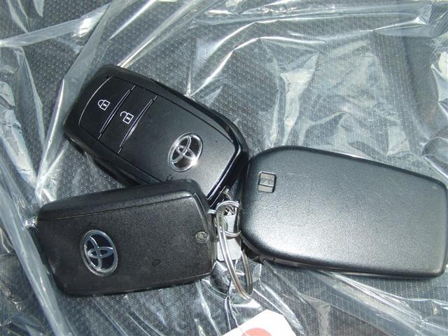 ヤリスクロス ハイブリッドＧ　４ＷＤ　ハイブリッド　ディスプレイオーディオ　ナビ　バックカメラ　Ｂｌｕｅｔｏｏｔｈ接続　トヨタセーフティーセンス　衝突被害軽減システム　レーンアシスト　記録簿　取り扱い説明書　ＥＴＣ　スマートキー（15枚目）