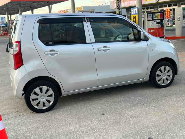 ワゴンＲ ＦＸ　４ＷＤ　キーレスエントリー　アイドリングストップ　電動格納ミラー　シートヒーター　ベンチシート　ＣＶＴ　盗難防止システム　ＡＢＳ　ＣＤ　ミュージックプレイヤー接続可　衝突安全ボディ　エアコン（14枚目）