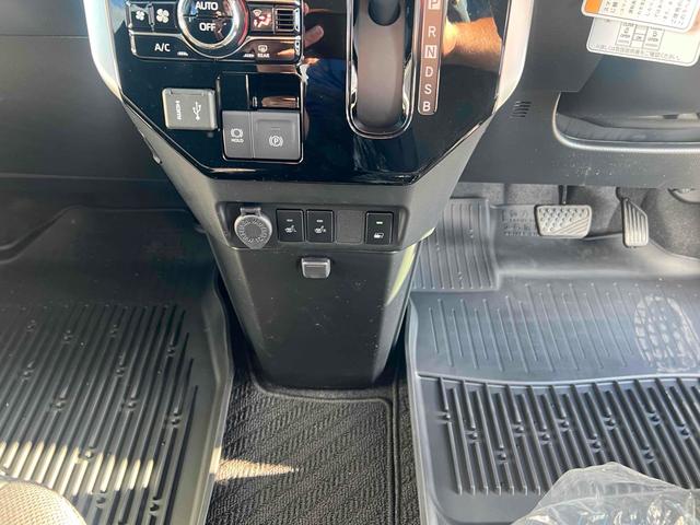 ルーミー カスタムＧ　４ＷＤ　ＥＴＣ　全周囲カメラ　ＴＶ　両側電動スライドドア　クリアランスソナー　オートクルーズコントロール　衝突被害軽減システム　アルミホイール　オートライト　ＬＥＤヘッドランプ　スマートキー（43枚目）