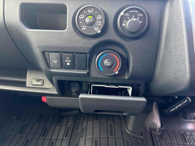 ハイエースバン ロングＤＸ　ＧＬパッケージ　全周囲カメラ　ナビ　ＴＶ　クリアランスソナー　衝突被害軽減システム　両側スライドドア　オートマチックハイビーム　オートライト　キーレスエントリー　電動格納ミラー　ＡＴ　ＵＳＢ　Ｂｌｕｅｔｏｏｔｈ（11枚目）