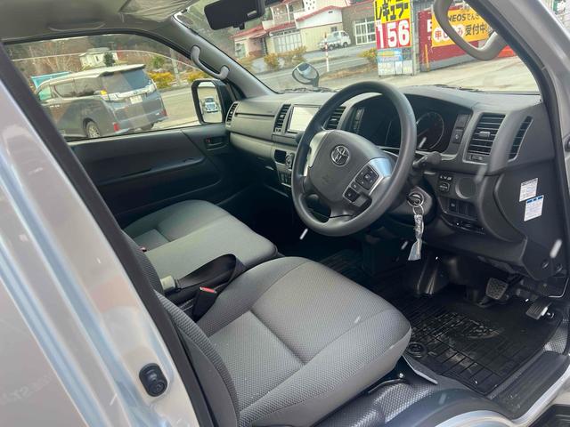 ハイエースバン ロングＤＸ　ＧＬパッケージ　全周囲カメラ　ナビ　ＴＶ　クリアランスソナー　衝突被害軽減システム　両側スライドドア　オートマチックハイビーム　オートライト　キーレスエントリー　電動格納ミラー　ＡＴ　ＵＳＢ　Ｂｌｕｅｔｏｏｔｈ（42枚目）