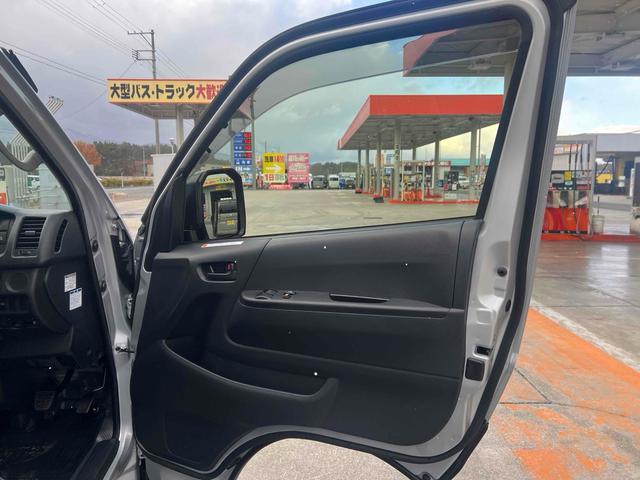 ハイエースバン ロングＤＸ　ＧＬパッケージ　全周囲カメラ　ナビ　ＴＶ　クリアランスソナー　衝突被害軽減システム　両側スライドドア　オートマチックハイビーム　オートライト　キーレスエントリー　電動格納ミラー　ＡＴ　ＵＳＢ　Ｂｌｕｅｔｏｏｔｈ（44枚目）