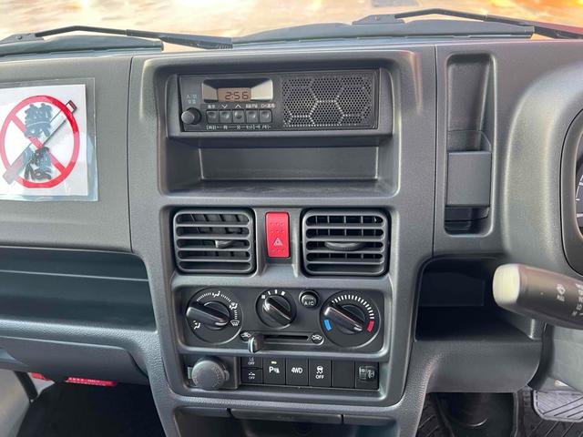 キャリイトラック 　垂直式ゲートリフター　４ＷＤ　ＡＴ　衝突被害軽減システム　クリアランスソナー　レーンアシスト　ＥＳＣ　エアコン　パワーウィンドウ　記録簿（4枚目）