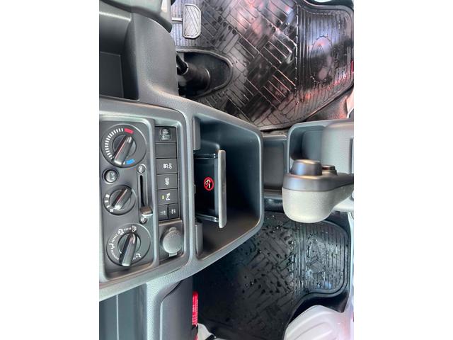 キャリイトラック 　垂直式ゲートリフター　４ＷＤ　ＡＴ　衝突被害軽減システム　クリアランスソナー　レーンアシスト　ＥＳＣ　エアコン　パワーウィンドウ　記録簿（6枚目）