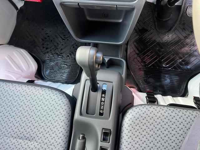 キャリイトラック 　垂直式ゲートリフター　４ＷＤ　ＡＴ　衝突被害軽減システム　クリアランスソナー　レーンアシスト　ＥＳＣ　エアコン　パワーウィンドウ　記録簿（7枚目）