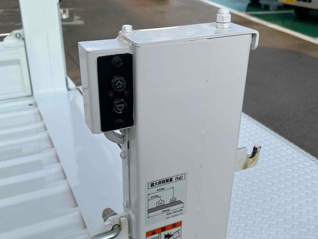 キャリイトラック 　垂直式ゲートリフター　４ＷＤ　ＡＴ　衝突被害軽減システム　クリアランスソナー　レーンアシスト　ＥＳＣ　エアコン　パワーウィンドウ　記録簿（21枚目）