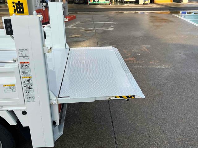 キャリイトラック 　垂直式ゲートリフター　４ＷＤ　ＡＴ　衝突被害軽減システム　クリアランスソナー　レーンアシスト　ＥＳＣ　エアコン　パワーウィンドウ　記録簿（22枚目）