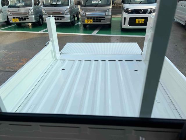 キャリイトラック 　垂直式ゲートリフター　４ＷＤ　ＡＴ　衝突被害軽減システム　クリアランスソナー　レーンアシスト　ＥＳＣ　エアコン　パワーウィンドウ　記録簿（24枚目）