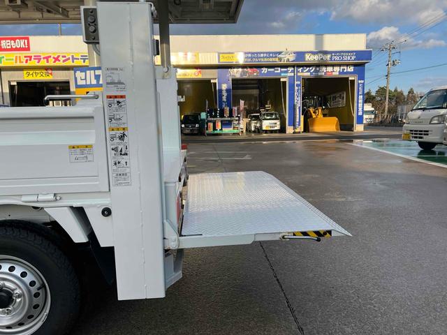 キャリイトラック 　垂直式ゲートリフター　４ＷＤ　ＡＴ　衝突被害軽減システム　クリアランスソナー　レーンアシスト　ＥＳＣ　エアコン　パワーウィンドウ　記録簿（30枚目）