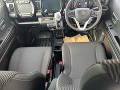 車を運転する際には運転席の存在は欠かせません。なのでしっかりとチェックしたいポイントですね。 2