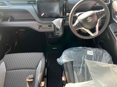 運転者にとっては日々使用することとなる運転席です。運転席が快適だと運転に集中することができますね。 2