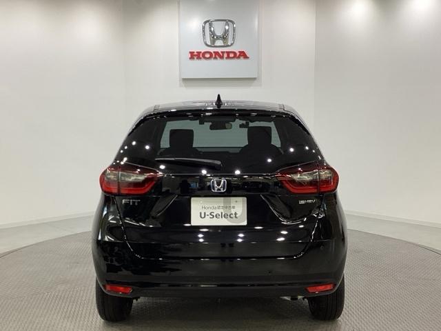 フィット ｅ：ＨＥＶホーム　純正メモリーナビ、中古スタッドレスタイヤ、ドライブレコーダー前後装着＋ＥＴＣ付　当社デモカー（3枚目）