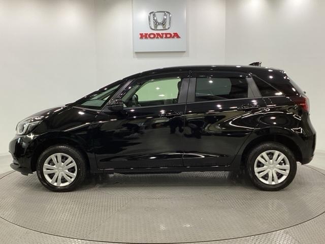 フィット ｅ：ＨＥＶホーム　純正メモリーナビ、中古スタッドレスタイヤ、ドライブレコーダー前後装着＋ＥＴＣ付　当社デモカー（4枚目）