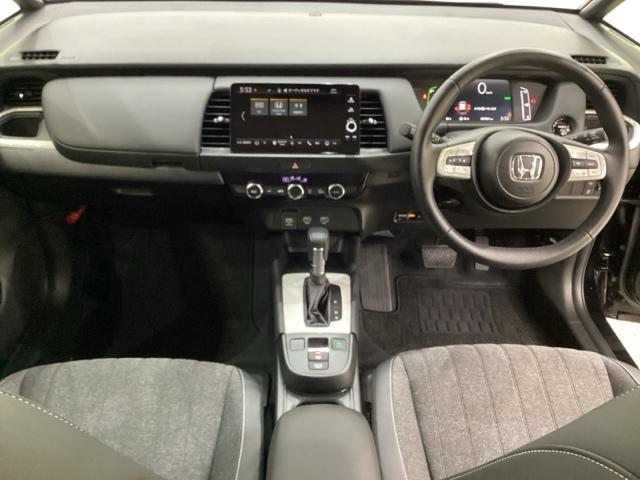 フィット ｅ：ＨＥＶホーム　純正メモリーナビ、中古スタッドレスタイヤ、ドライブレコーダー前後装着＋ＥＴＣ付　当社デモカー（5枚目）