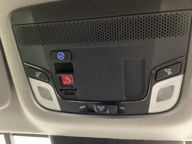 フィット ｅ：ＨＥＶホーム　純正メモリーナビ、中古スタッドレスタイヤ、ドライブレコーダー前後装着＋ＥＴＣ付　当社デモカー（6枚目）