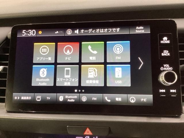 フィット ｅ：ＨＥＶホーム　純正メモリーナビ、中古スタッドレスタイヤ、ドライブレコーダー前後装着＋ＥＴＣ付　当社デモカー（7枚目）