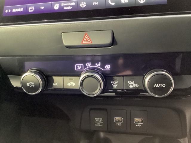 フィット ｅ：ＨＥＶホーム　純正メモリーナビ、中古スタッドレスタイヤ、ドライブレコーダー前後装着＋ＥＴＣ付　当社デモカー（10枚目）