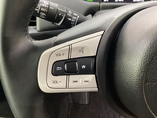 フィット ｅ：ＨＥＶホーム　純正メモリーナビ、中古スタッドレスタイヤ、ドライブレコーダー前後装着＋ＥＴＣ付　当社デモカー（12枚目）