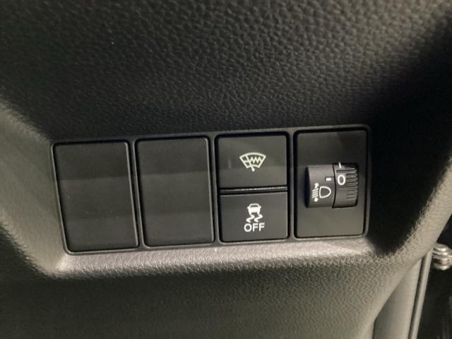 フィット ｅ：ＨＥＶホーム　純正メモリーナビ、中古スタッドレスタイヤ、ドライブレコーダー前後装着＋ＥＴＣ付　当社デモカー（15枚目）