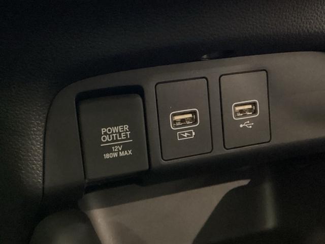 フィット ｅ：ＨＥＶホーム　純正メモリーナビ、中古スタッドレスタイヤ、ドライブレコーダー前後装着＋ＥＴＣ付　当社デモカー（19枚目）