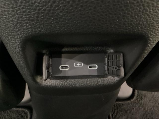 フィット ｅ：ＨＥＶホーム　純正メモリーナビ、中古スタッドレスタイヤ、ドライブレコーダー前後装着＋ＥＴＣ付　当社デモカー（21枚目）