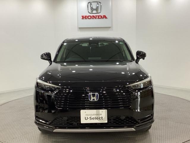 ヴェゼル ｅ：ＨＥＶＺ　４ＷＤ　純正ナビディスプレイ　バックモニター　中古スタッドレスタイヤ、ドライブレコーダー前後装着＋ＥＴＣ付　当社デモカー　衝突被害軽減ブレーキ（2枚目）