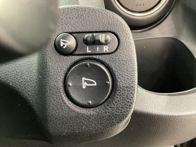 フィットハイブリッド ＸＨセレクション　ナビ　ＴＶ　ＥＴＣ　オートクルーズコントロール　ＨＩＤ　スマートキー　キーレスエントリー　横スベリ防止システム　盗難防止システム　光触媒抗菌消臭施工済（13枚目）