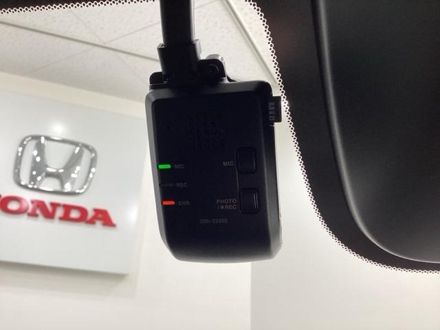 ステップワゴン ｅ：ＨＥＶスパーダプレミアムライン　ナビ　ＴＶ　バックカメラ　ドライブレコーダー　衝突被害軽減システム　オートクルーズコントロール　クリアランスソナー　光触媒抗菌消臭施工済（19枚目）