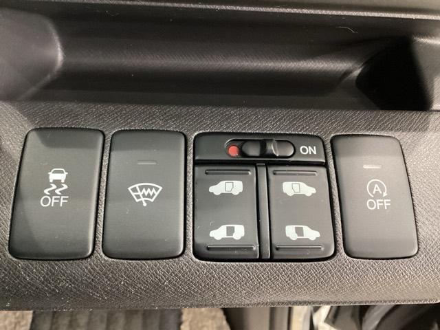 ステップワゴン Ｇコンフォートセレクション　４ＷＤ　ＥＴＣ　両側電動スライドドア　ＨＩＤ　３列シート　オートクルーズコントロール　スマートキー　光触媒抗菌消臭施工済（12枚目）