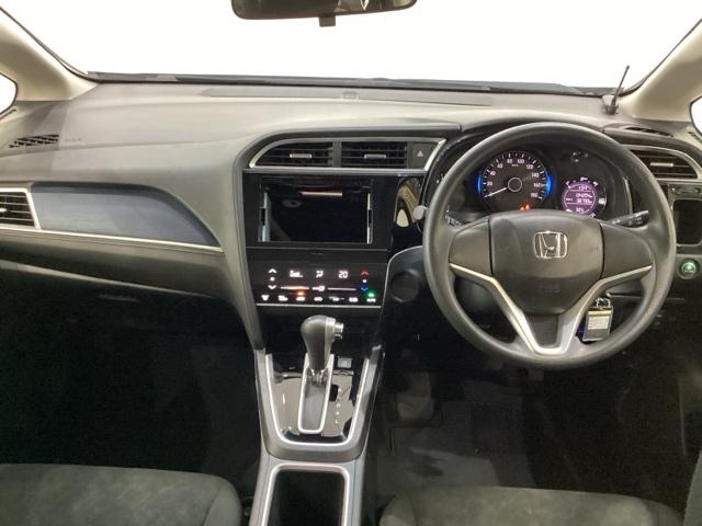 シャトル Ｇ　４ＷＤ　光触媒抗菌消臭施工済　ＥＴＣ　キーレスエントリー　エンジンスターター　寒冷地仕様　ＡＢＳ　運転席エアバッグ　助手席エアバック　アイドリングストップ　盗難防止システム（5枚目）